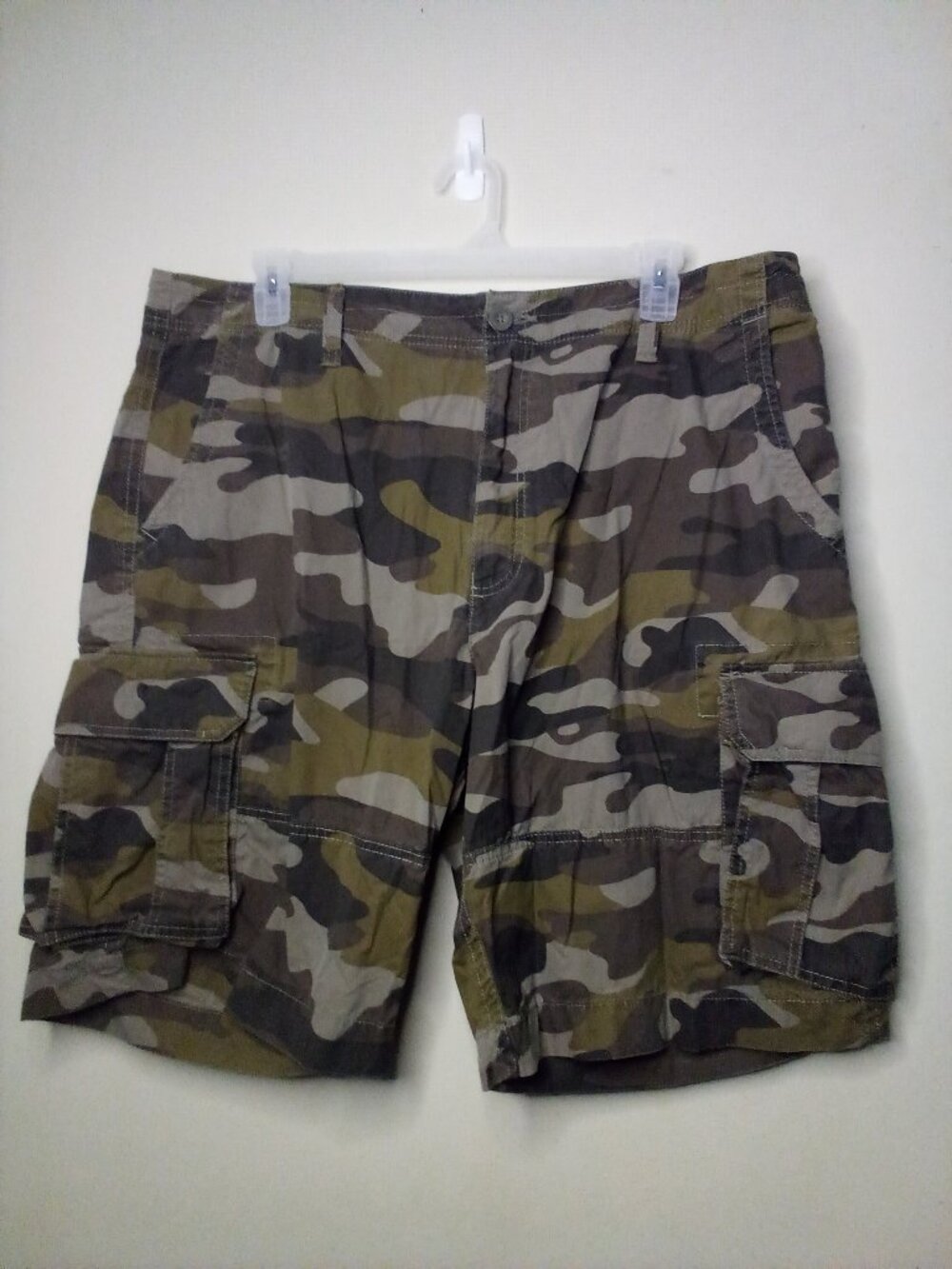 Magellan Shorts Men 42 Camo Cargo Pockets Green Brown